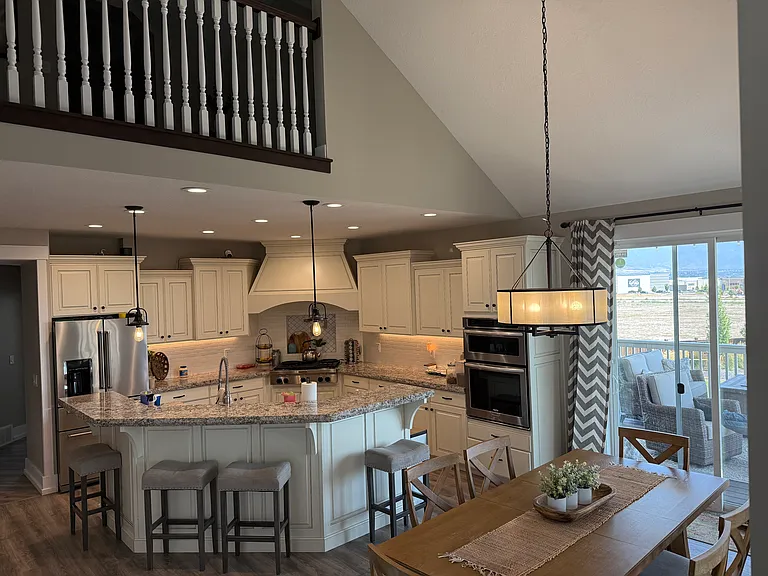 592 N Hills Ct — Photo 28