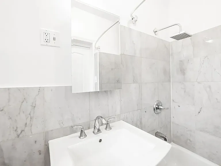 303 W 11th St #4-B — Photo 2