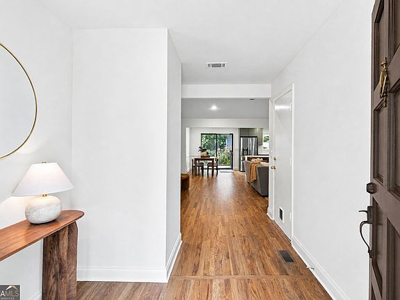 3rd image of 1113 Capital Club Cir NE