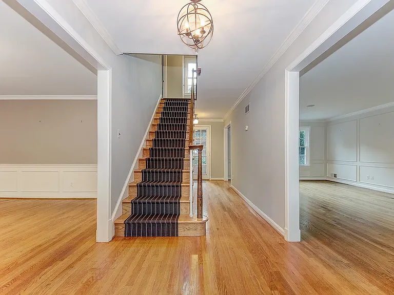 4509 Tournay Rd — Photo 10
