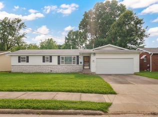 1215 S Airwood Drive, Springfield, MO 65804