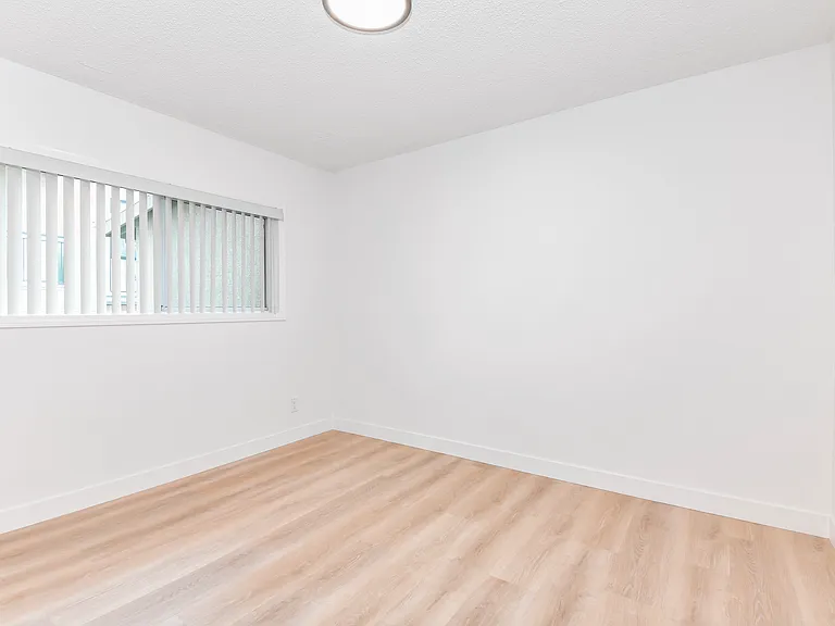 1005 E Doran St #J — Photo 14