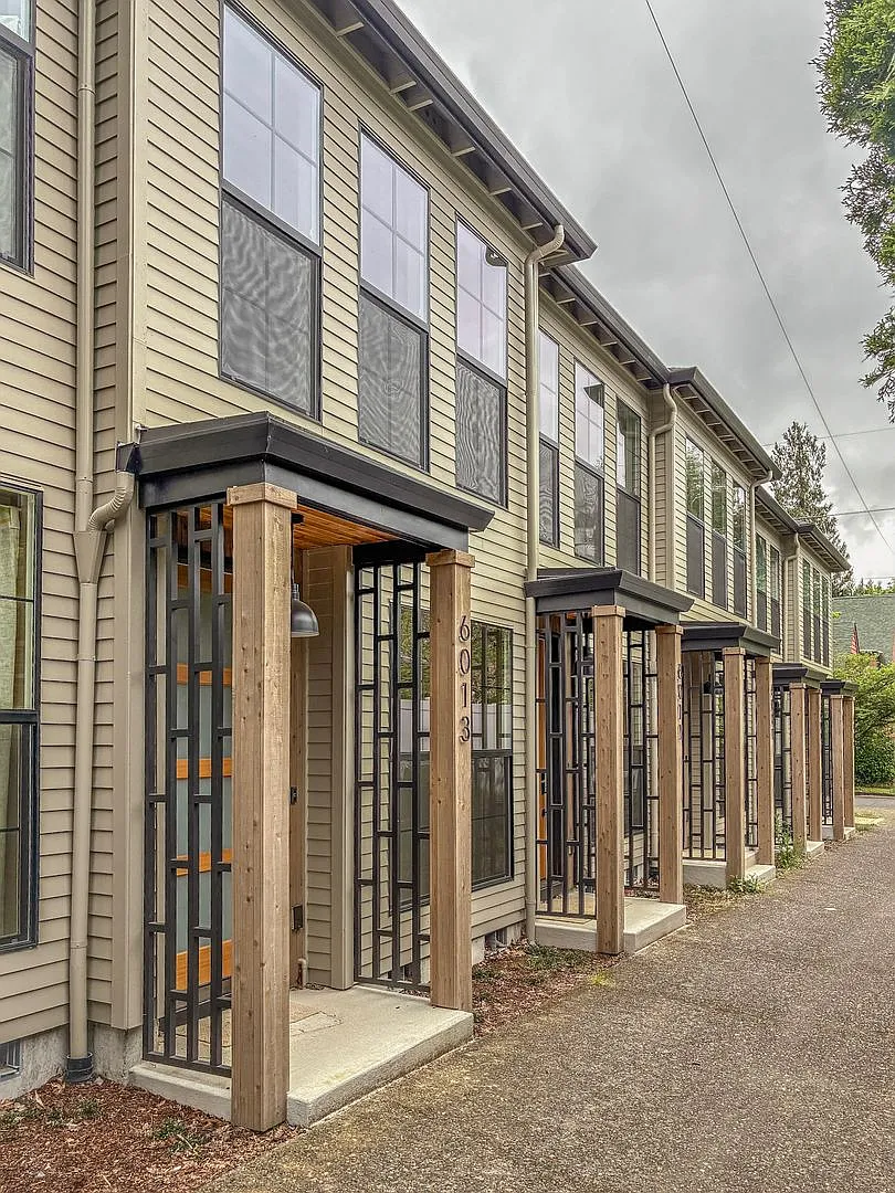 Brand New 2 Bedroom 2.5 bathroom Townhome in Concordia District ! — Photo 3