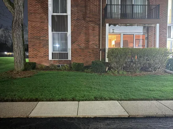 29502 Bobrich St #23, Livonia, MI 48152