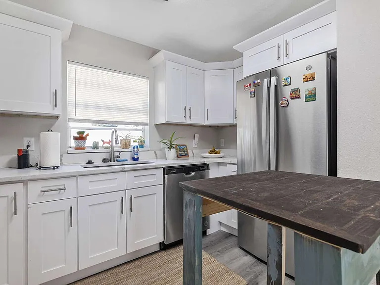 112 W Stanley St — Photo 10