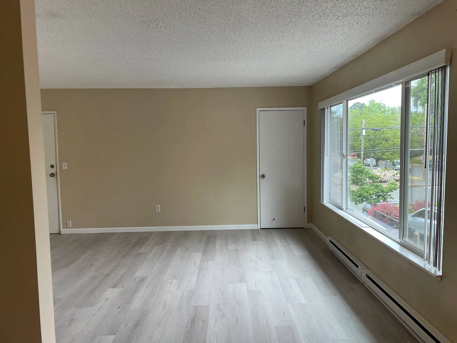 2 bed, 704 sqft, $1,465 — Photo 1