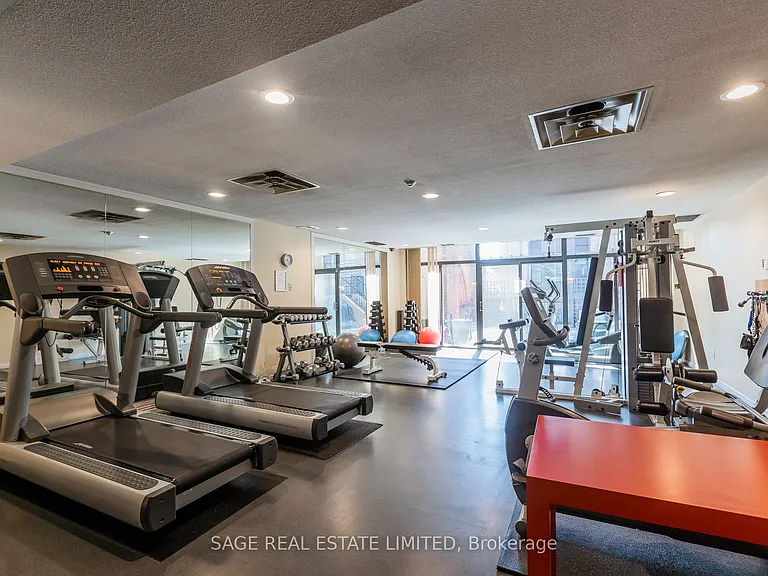 25 George St S #302 — Photo 37