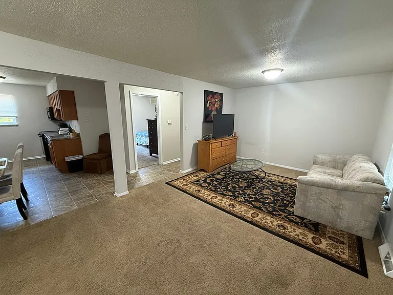 205 Wheaton Ct — Photo 3