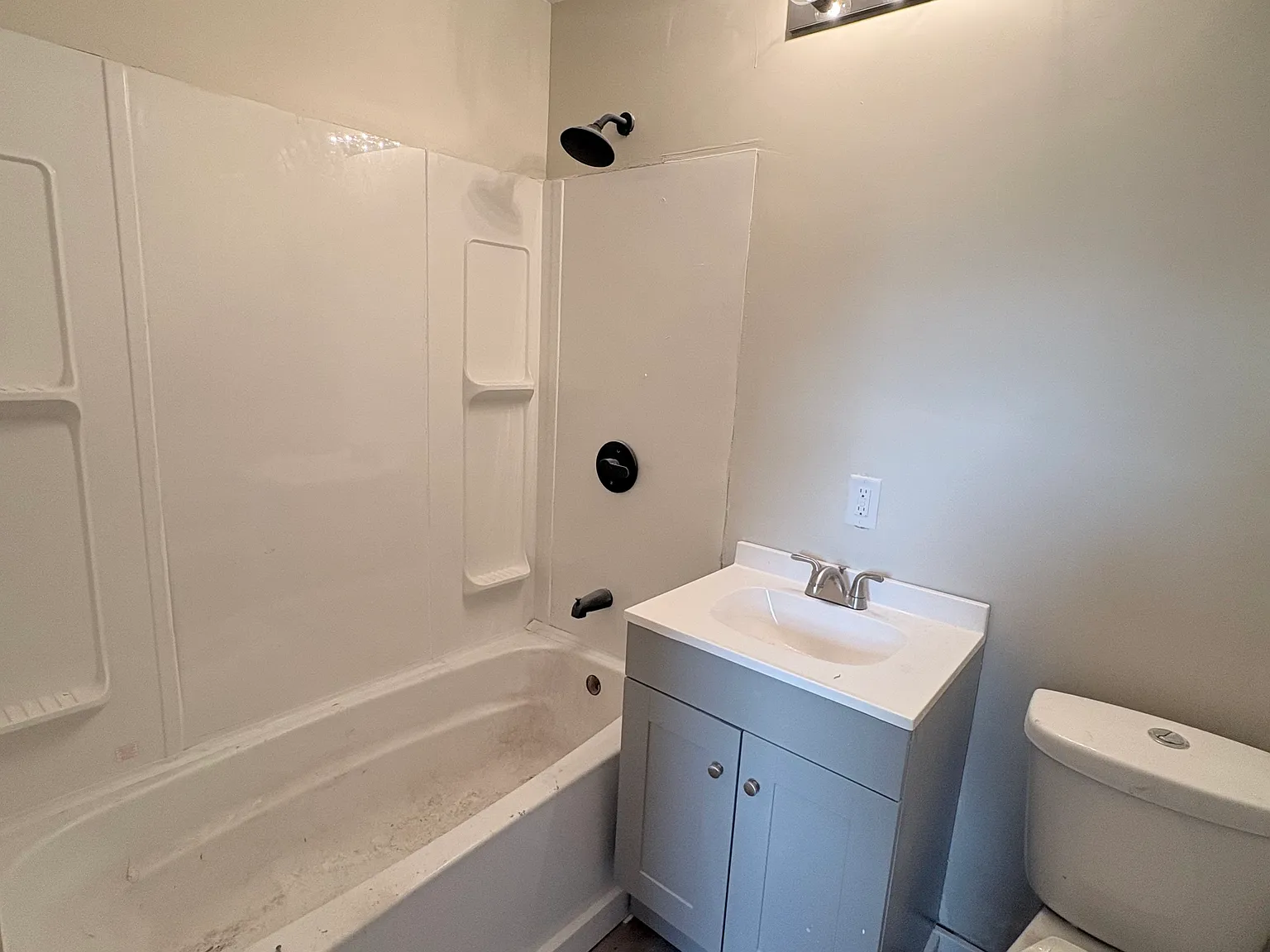 4 bed, 981 sqft, $1,550 — Photo 2