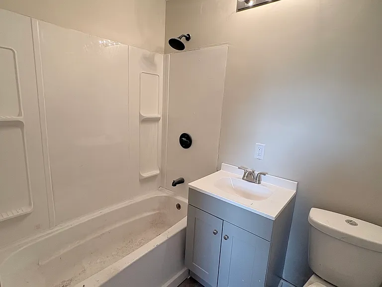 402 N Beville Ave — Photo 2