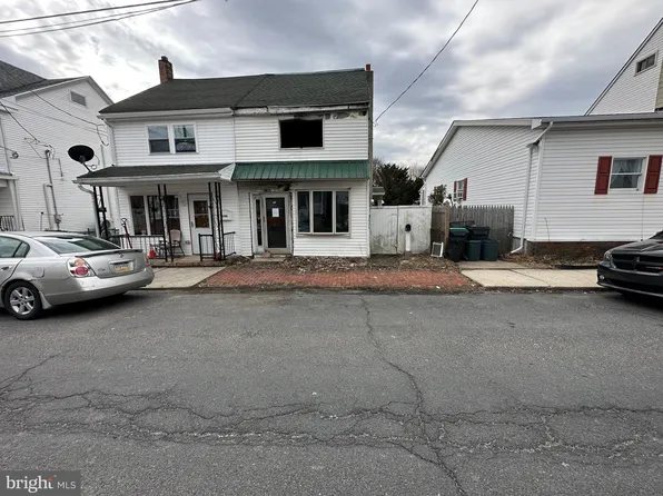 146 N Railroad Ave, Frackville, PA 17931