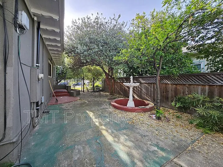 1214 N Pershing Ave — Photo 18