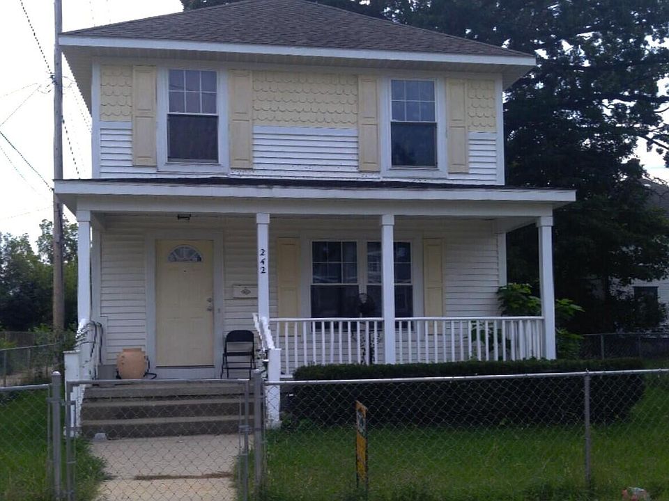 1st image of 242 Highland St SE
