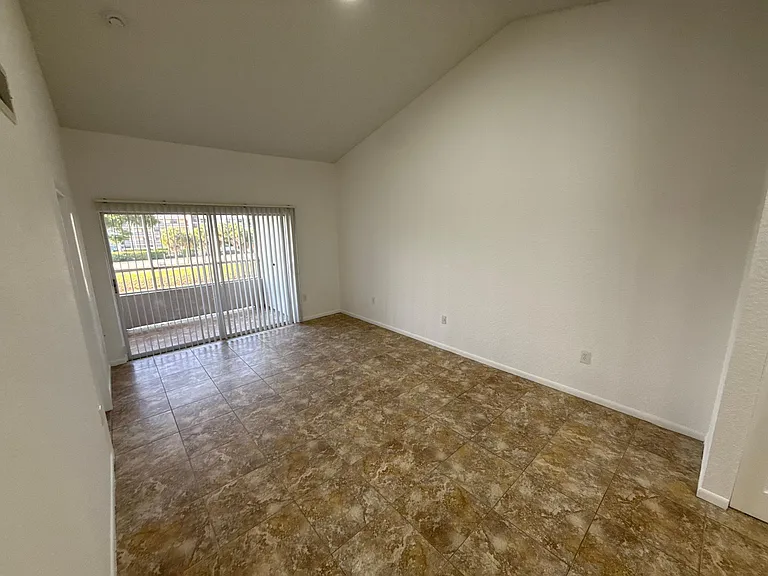 2851 N Oakland Forest Dr #307 — Photo 3