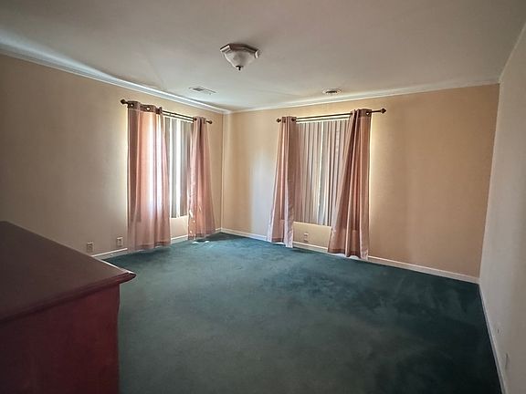 3rd image of 10203 S Oakley Ave