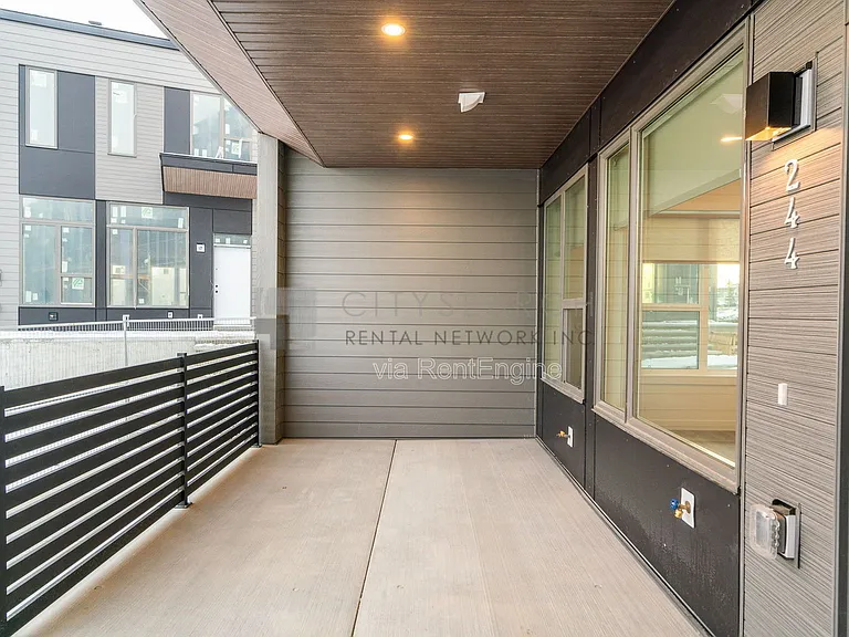 244 Sovereign Cres SW #1 — Photo 3