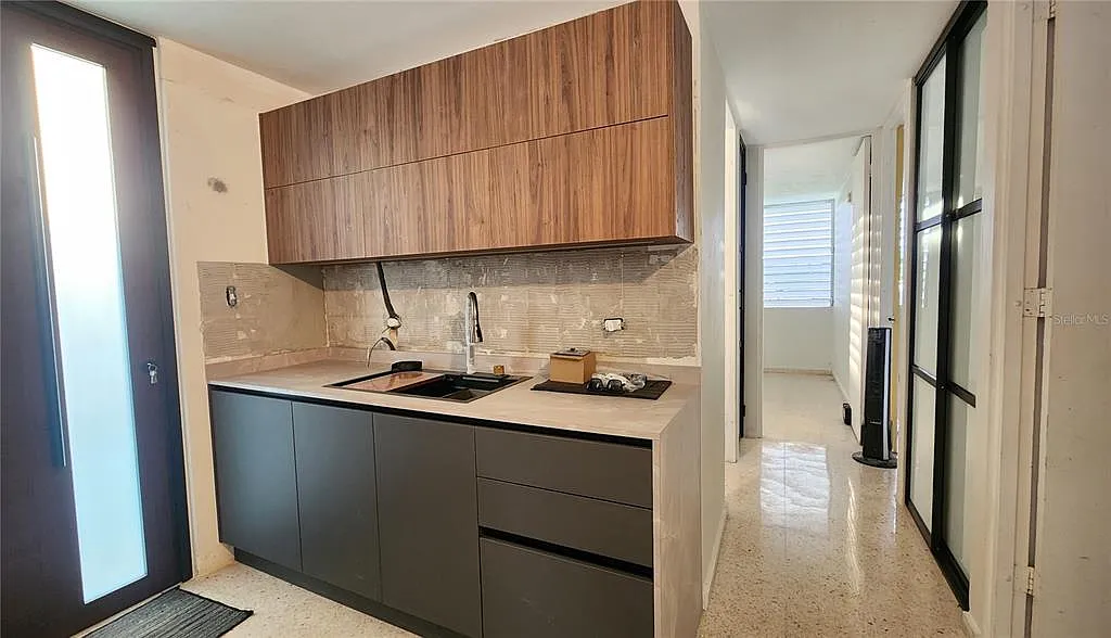 3 bed, 1.0 bath, 950 sqft, $1,100 — Photo 2