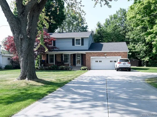 10465 Bergtold Rd, Clarence, NY 14031