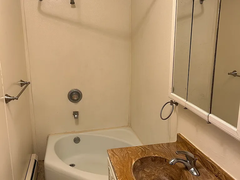 1129 Elm St #2 — Photo 4