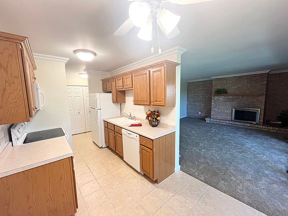 2nd image of 5517 Lakeside Dr APT 3E