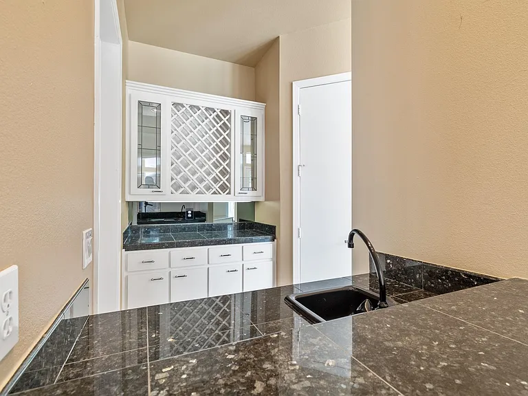 6020 Parksedge Ln — Photo 11