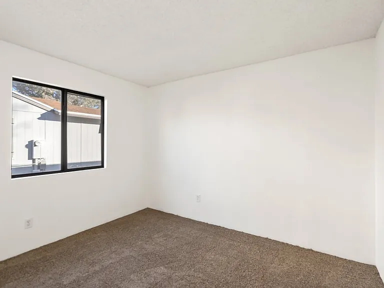 6082 S Birchwood Dr — Photo 2