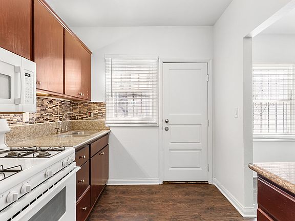 4th image of 526 Magnolia Ave APT 2