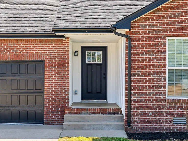 1824 Cottingham Ct — Photo 4