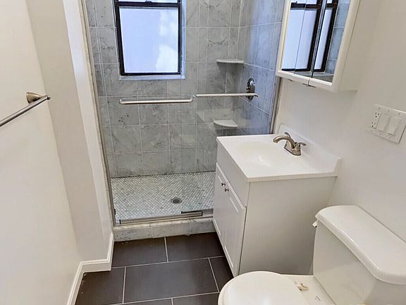 3rd image of 19 Queensberry St APT 9