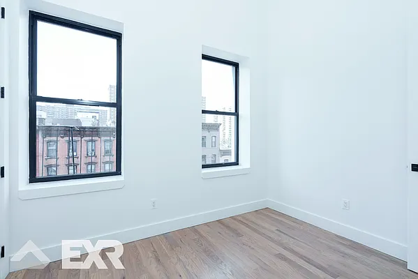 Rented by EXR | media 12