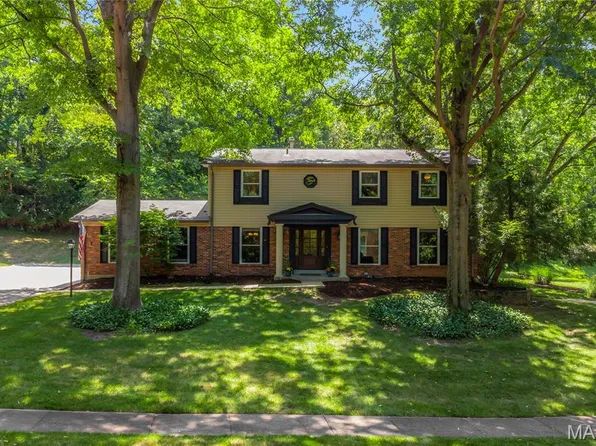 10861 Forest Path Dr, Saint Louis, MO 63128