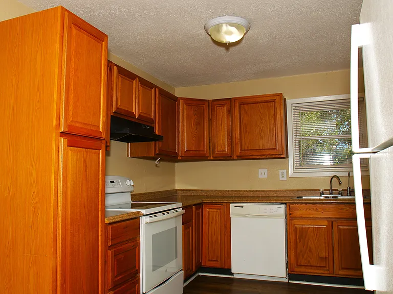 520 McKee St — Photo 4