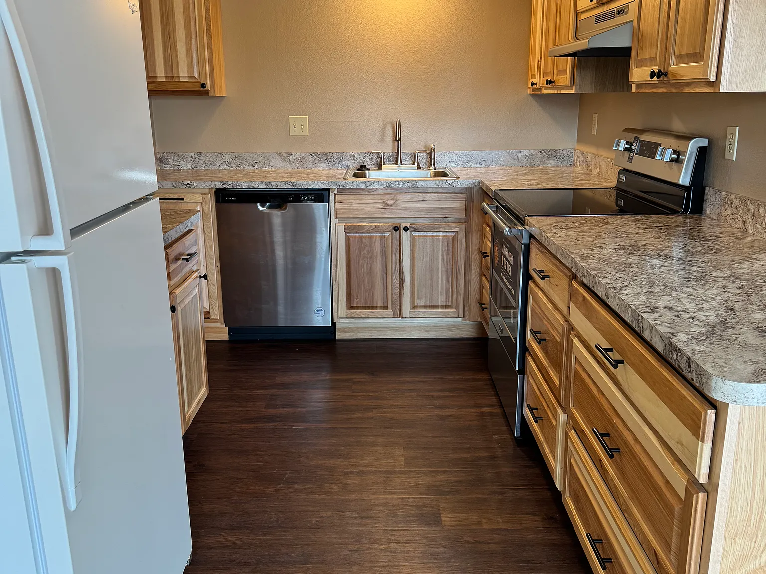 2 bed, 850 sqft, $1,895 — Photo 1