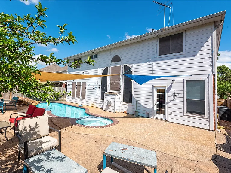 10815 Oak Bayou Ln — Photo 36