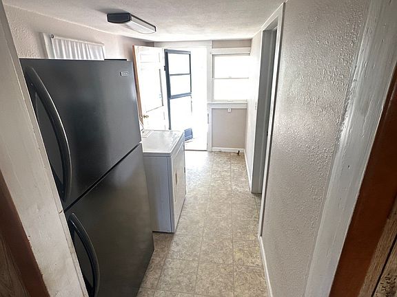 5th image of 901 S Roberts St
