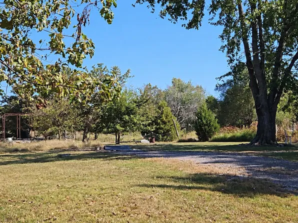 12138 Jochum Ln, Pittsburg, IL 62974