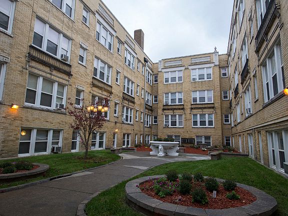 4th image of 4901 S Drexel Blvd APT 406