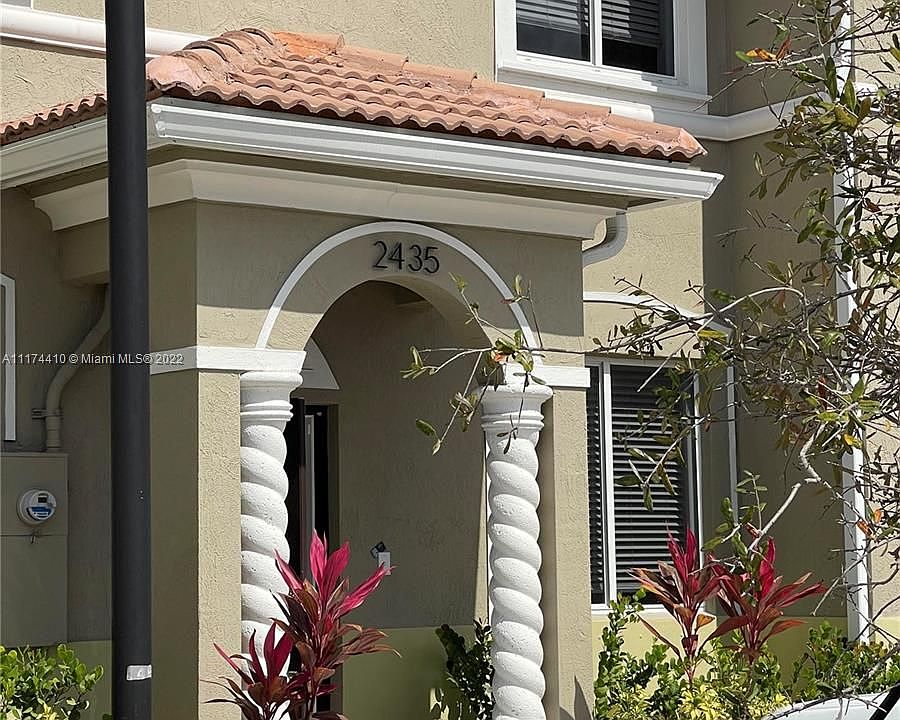 1st image of 2435 SE 11th St #2435
