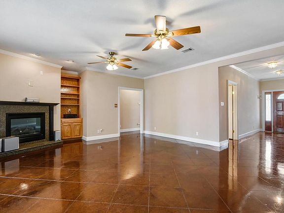 4th image of 12464 Lakeview Ct N