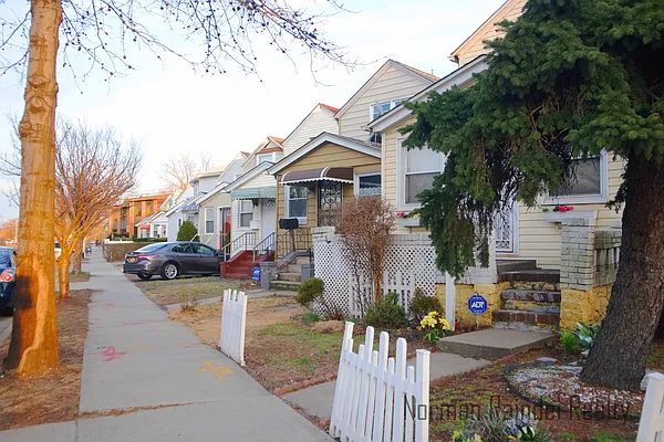 Rented by Norman Raindel, LREB | media 32