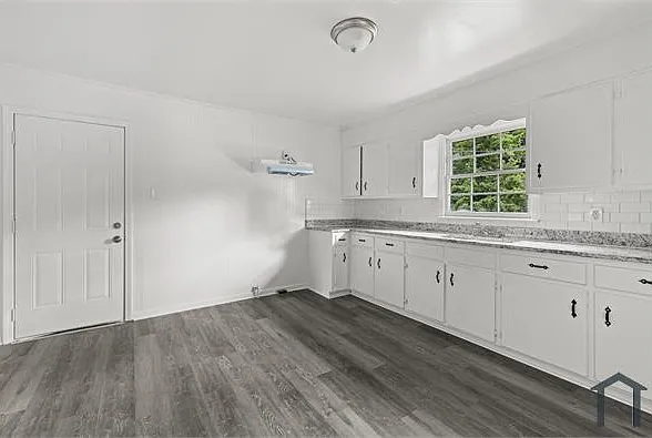 2537 3rd St NE — Photo 9