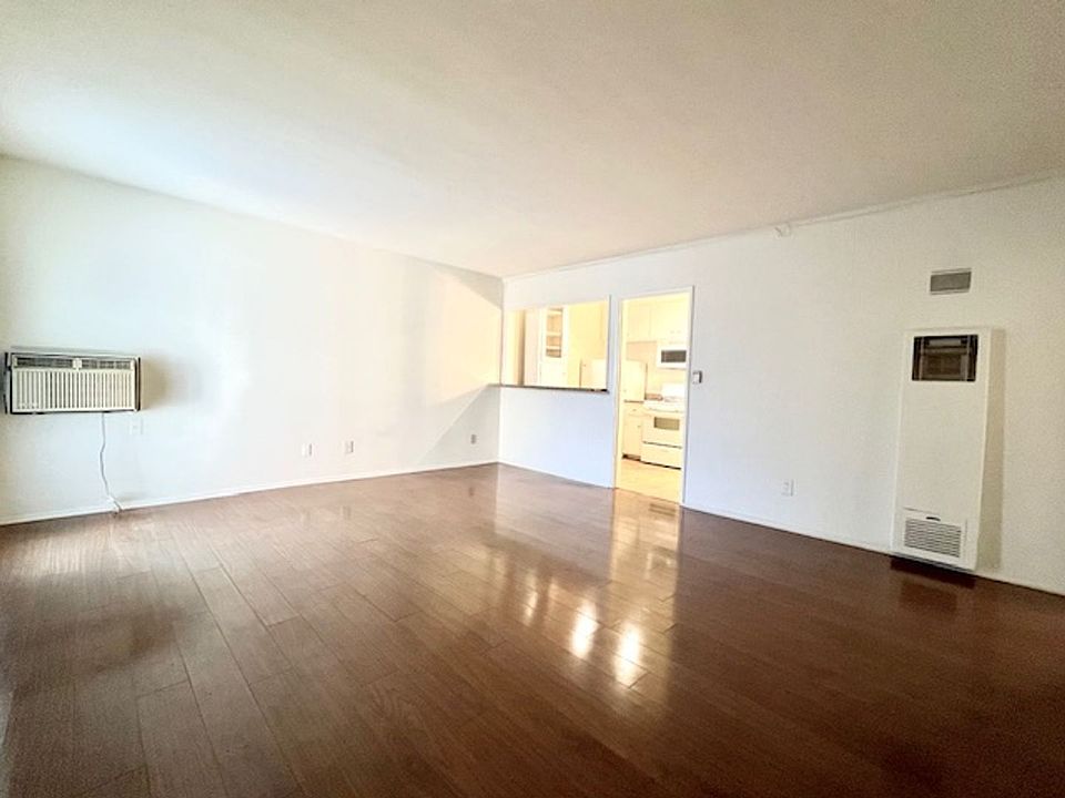 1st image of 1152 N Poinsettia Pl #1
