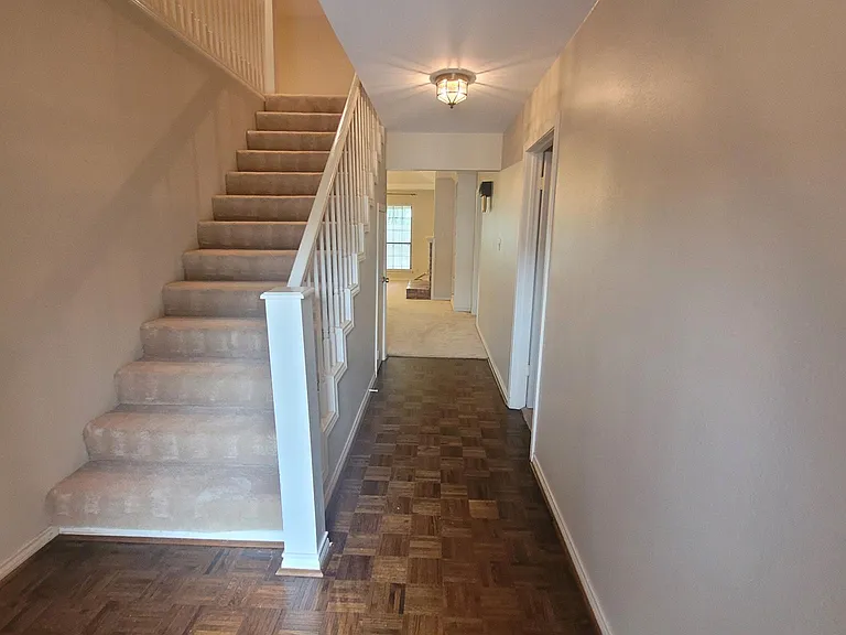 414 Amberwood Cir — Photo 22