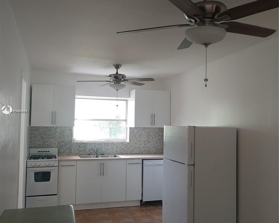 1st image of 11342 Peachtree Dr #4