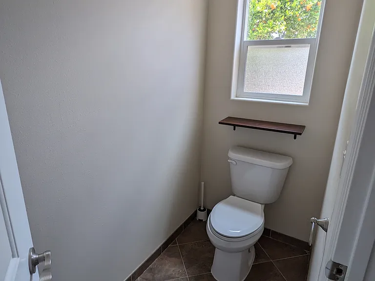 109 La Verne Ave — Photo 6