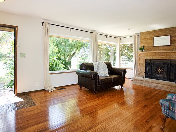5th image of 13002 Shorewood Dr SW