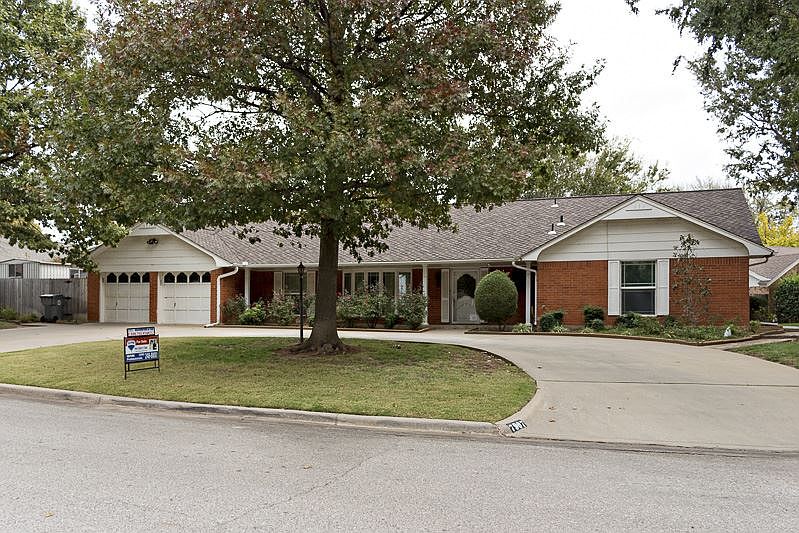 1st image of 7907 NW Folkstone Way