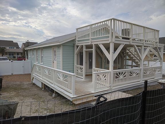Ocean view deck with screen