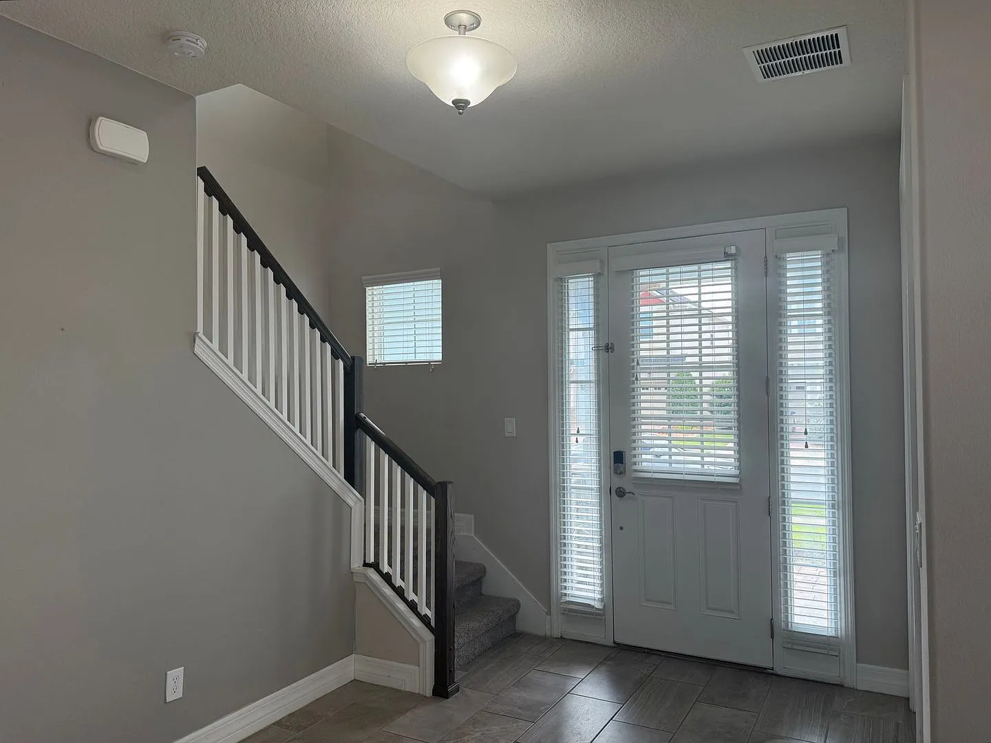 5 bed, 3.5 bath, 3214 sqft, $3,950 — Photo 3