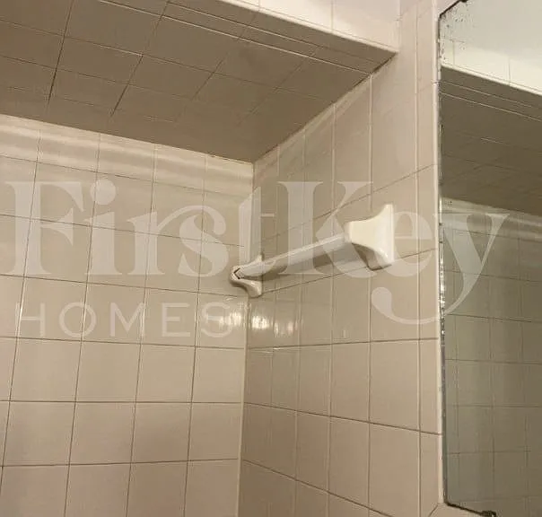 1324 N Powers Dr — Photo 10